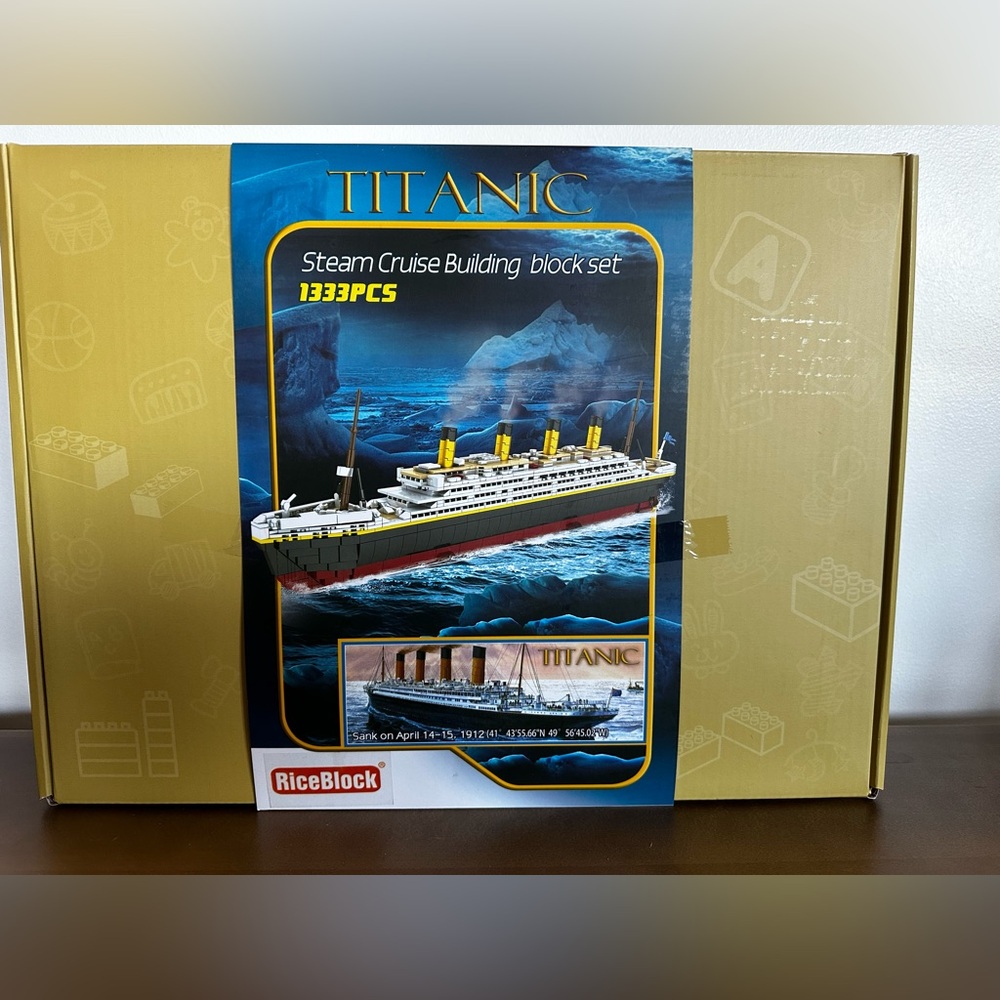 RICEBLOCK - Titanic Model Building Block Kit - Never opened.